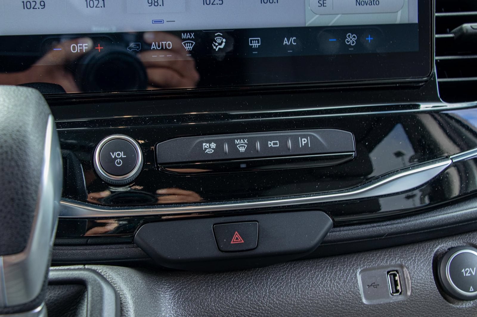 2023 Ford Transit Passenger Wagon XL