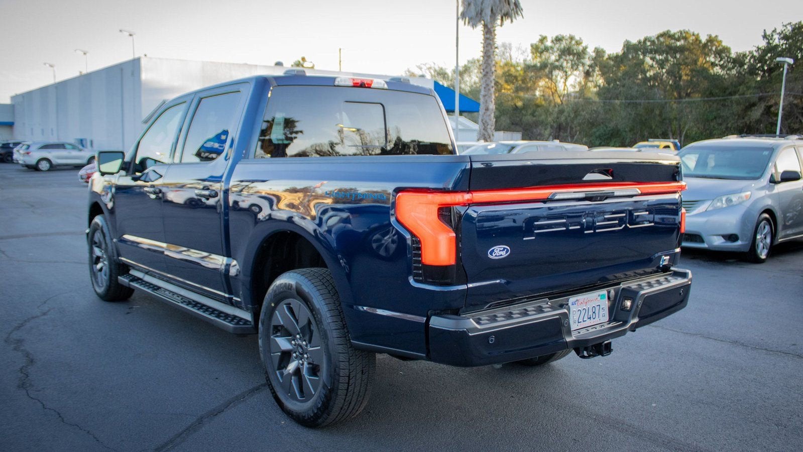 2024 Ford F-150 Lightning LARIAT