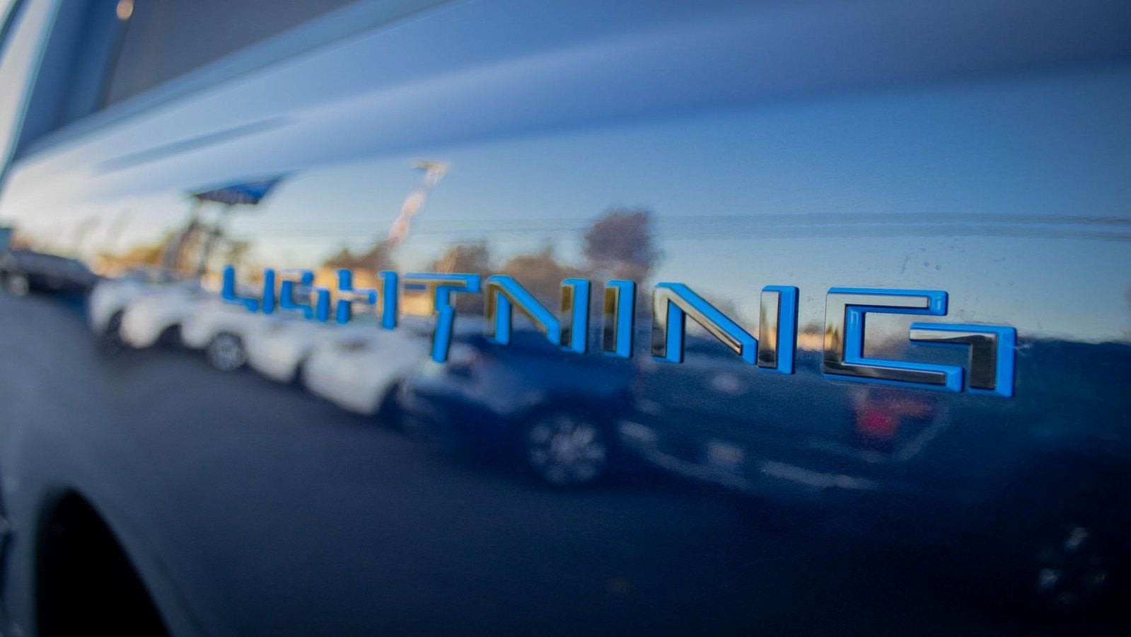 2024 Ford F-150 Lightning LARIAT