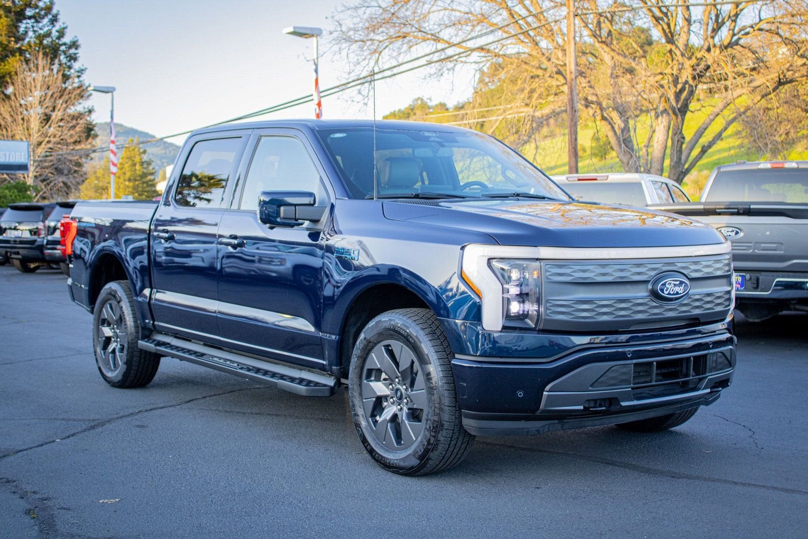 2024 Ford F-150 Lightning LARIAT