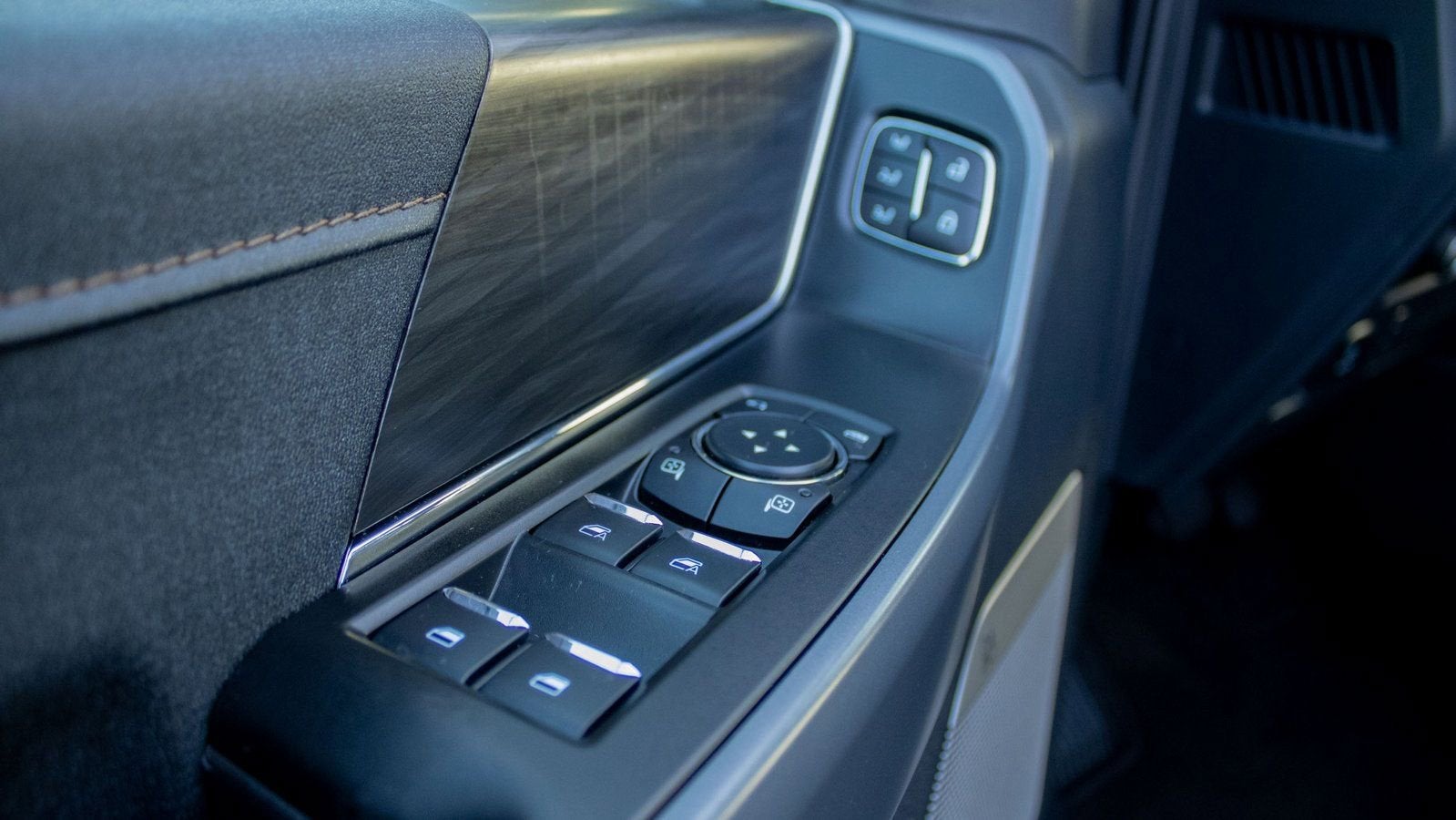 2024 Ford F-150 Lightning LARIAT