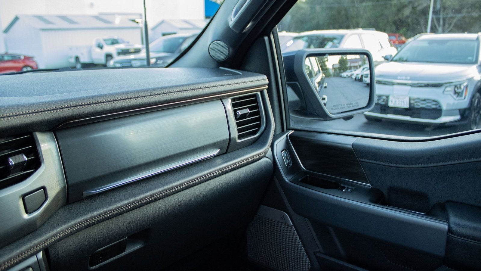 2024 Ford F-150 Lightning LARIAT