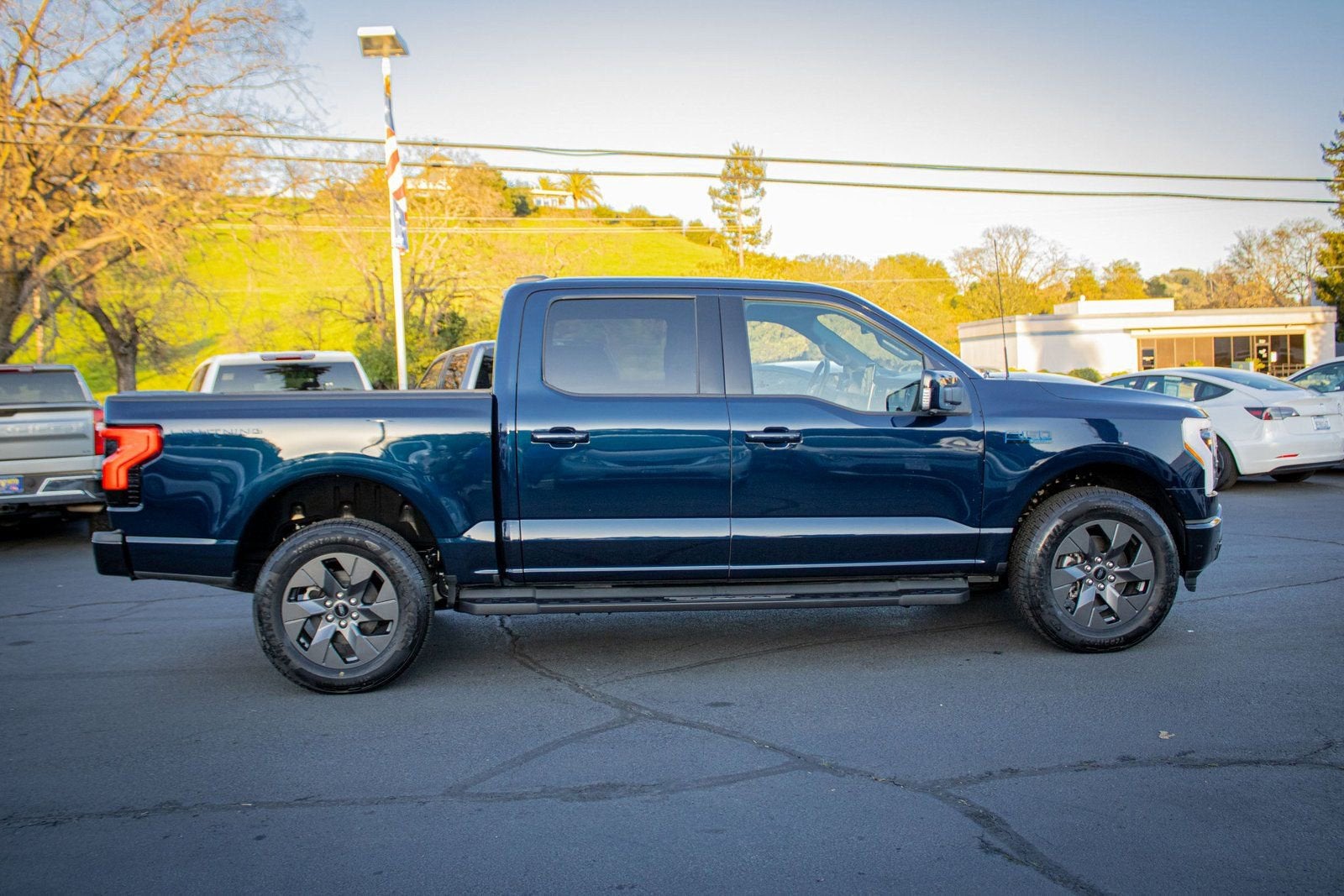 2024 Ford F-150 Lightning LARIAT