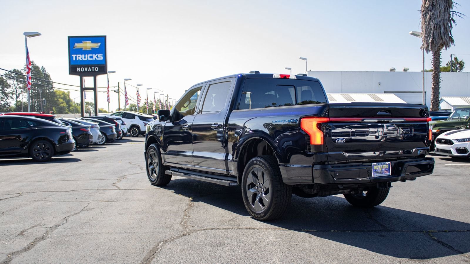 2023 Ford F-150 Lightning LARIAT