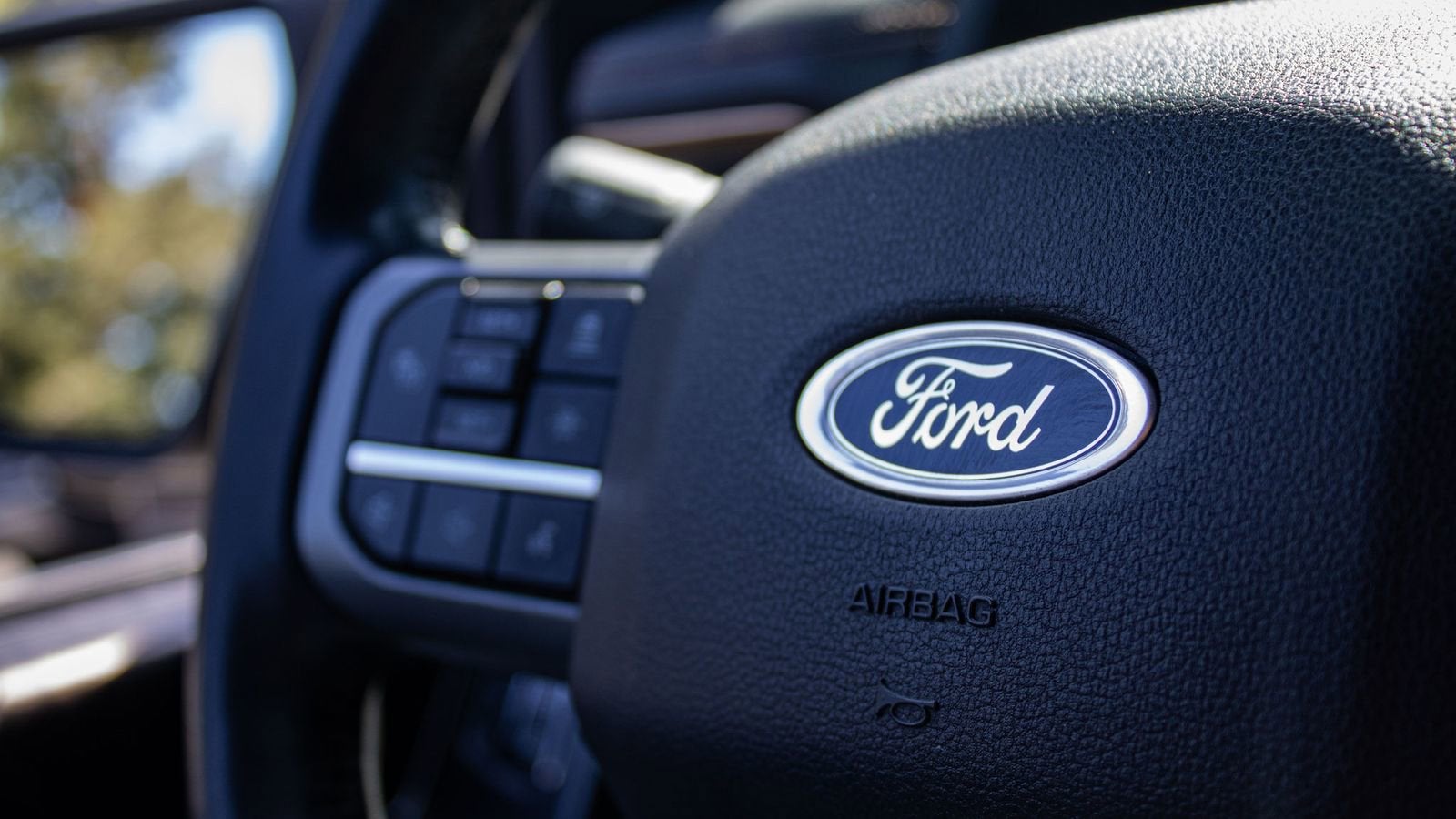 2023 Ford F-150 Lightning LARIAT