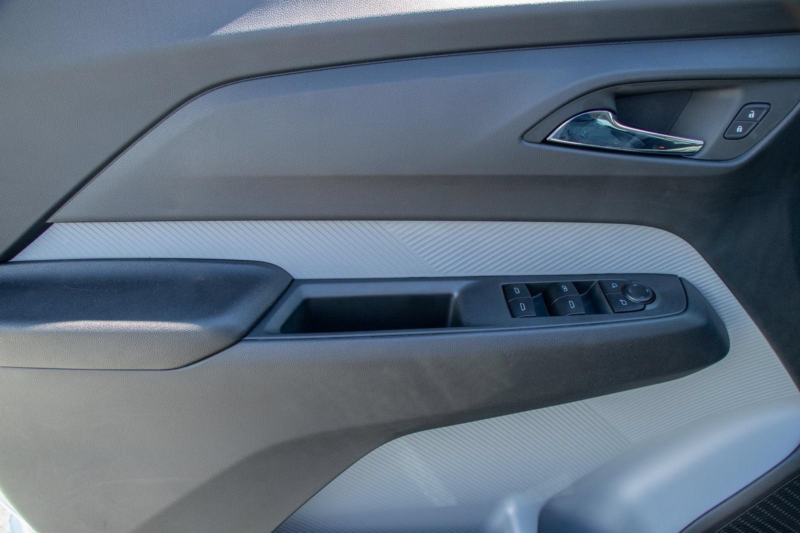 2027 Chevrolet Bolt LT - Photo 25
