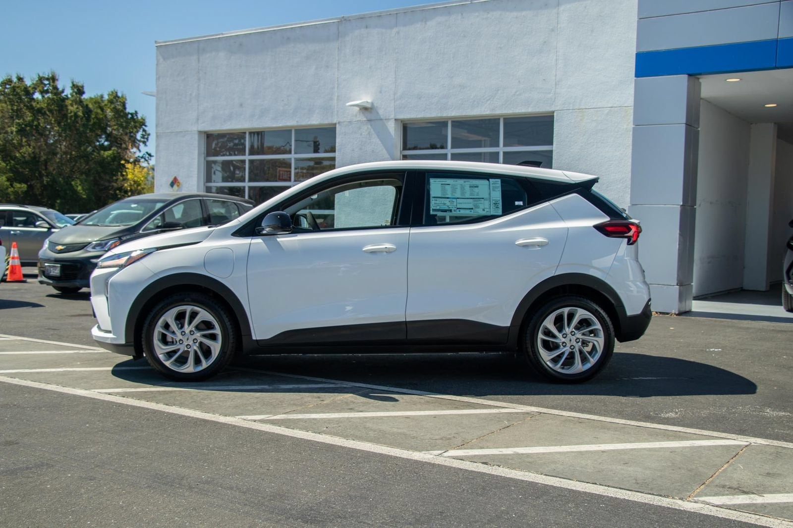 2027 Chevrolet Bolt LT - Photo 9