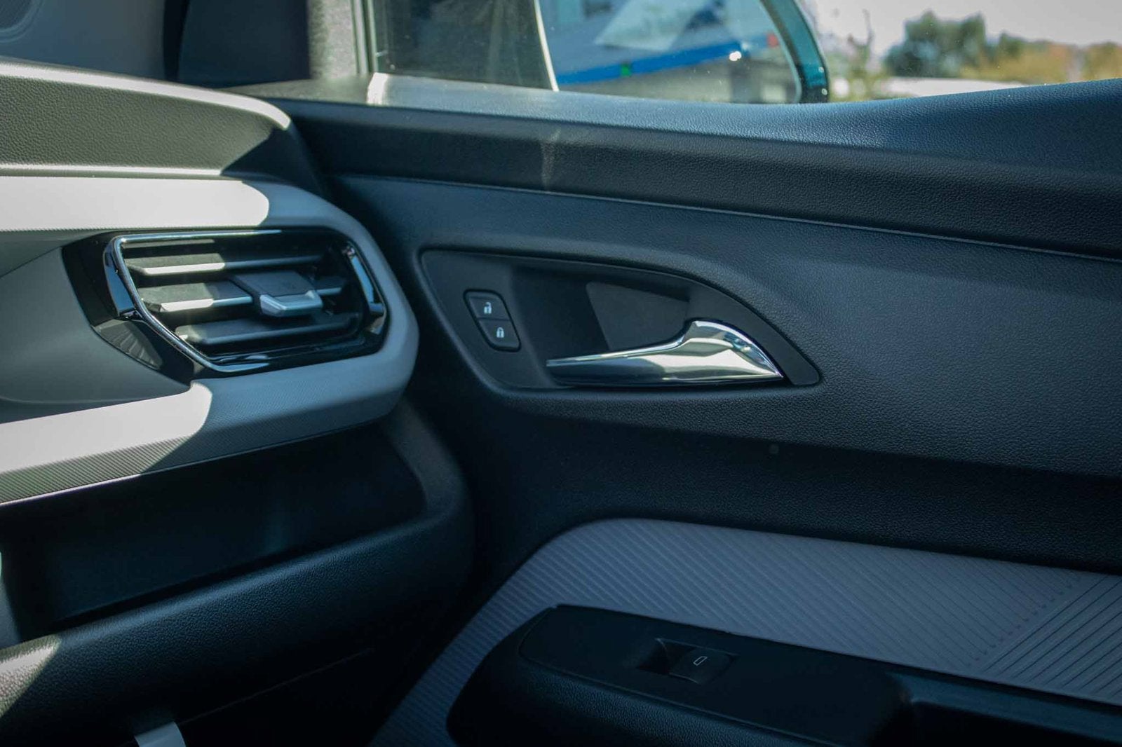 2027 Chevrolet Bolt LT - Photo 26