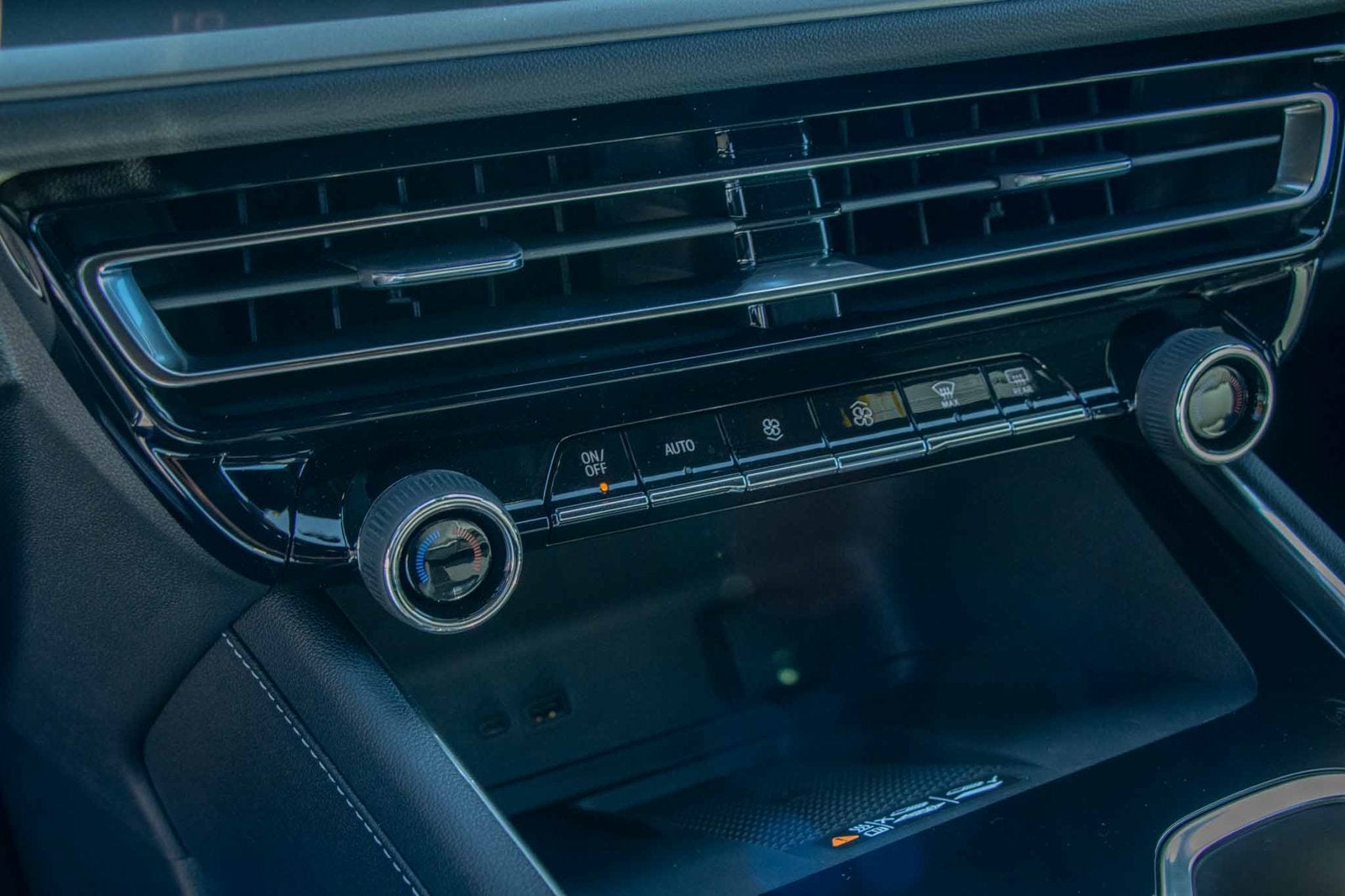 2027 Chevrolet Traverse LT - Photo 33