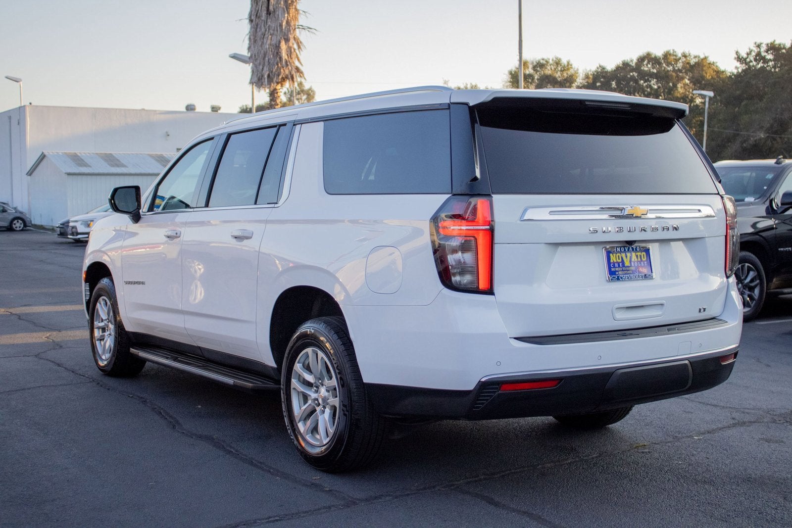 2023 Chevrolet Suburban LT
