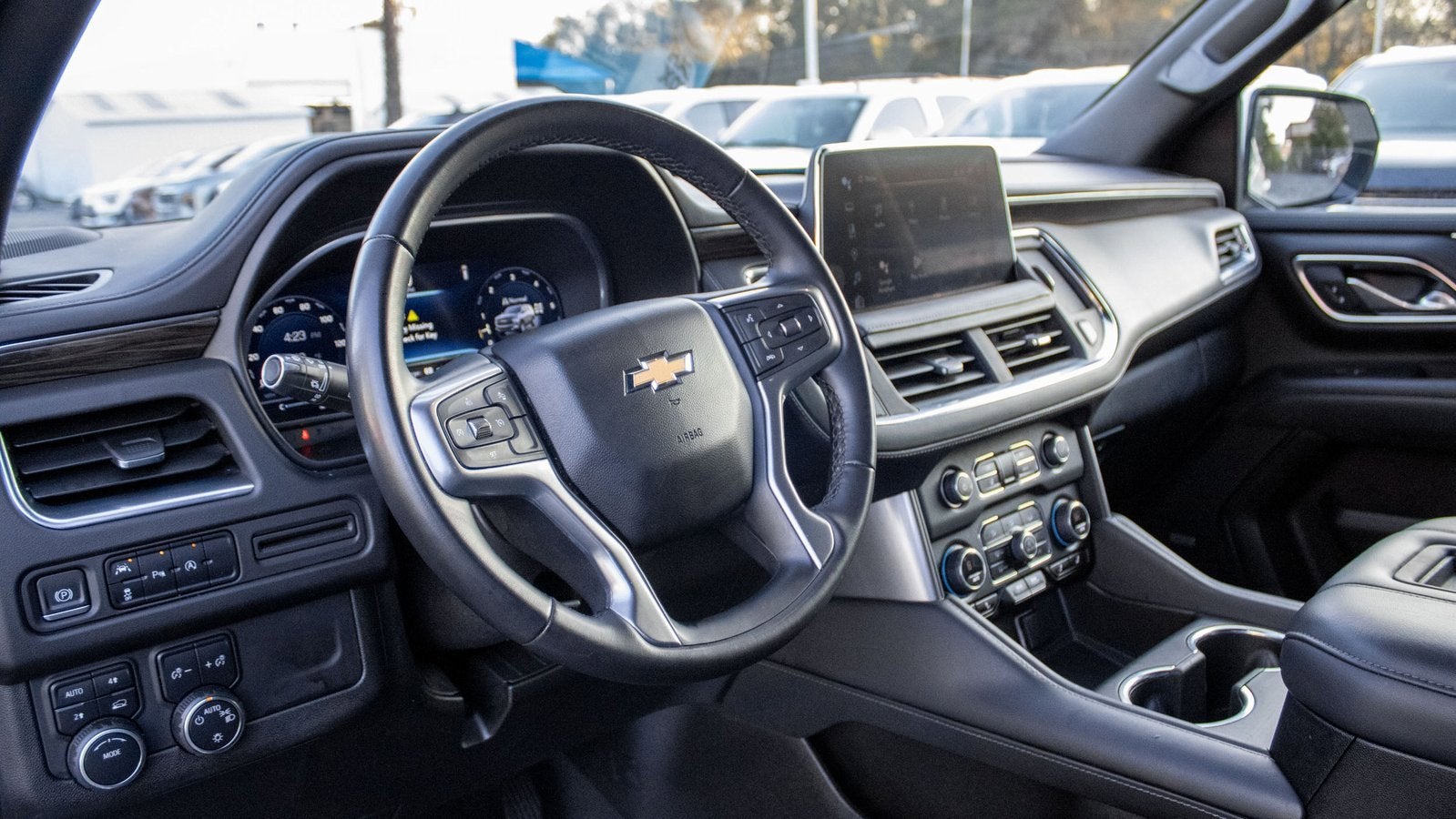 2023 Chevrolet Suburban LT