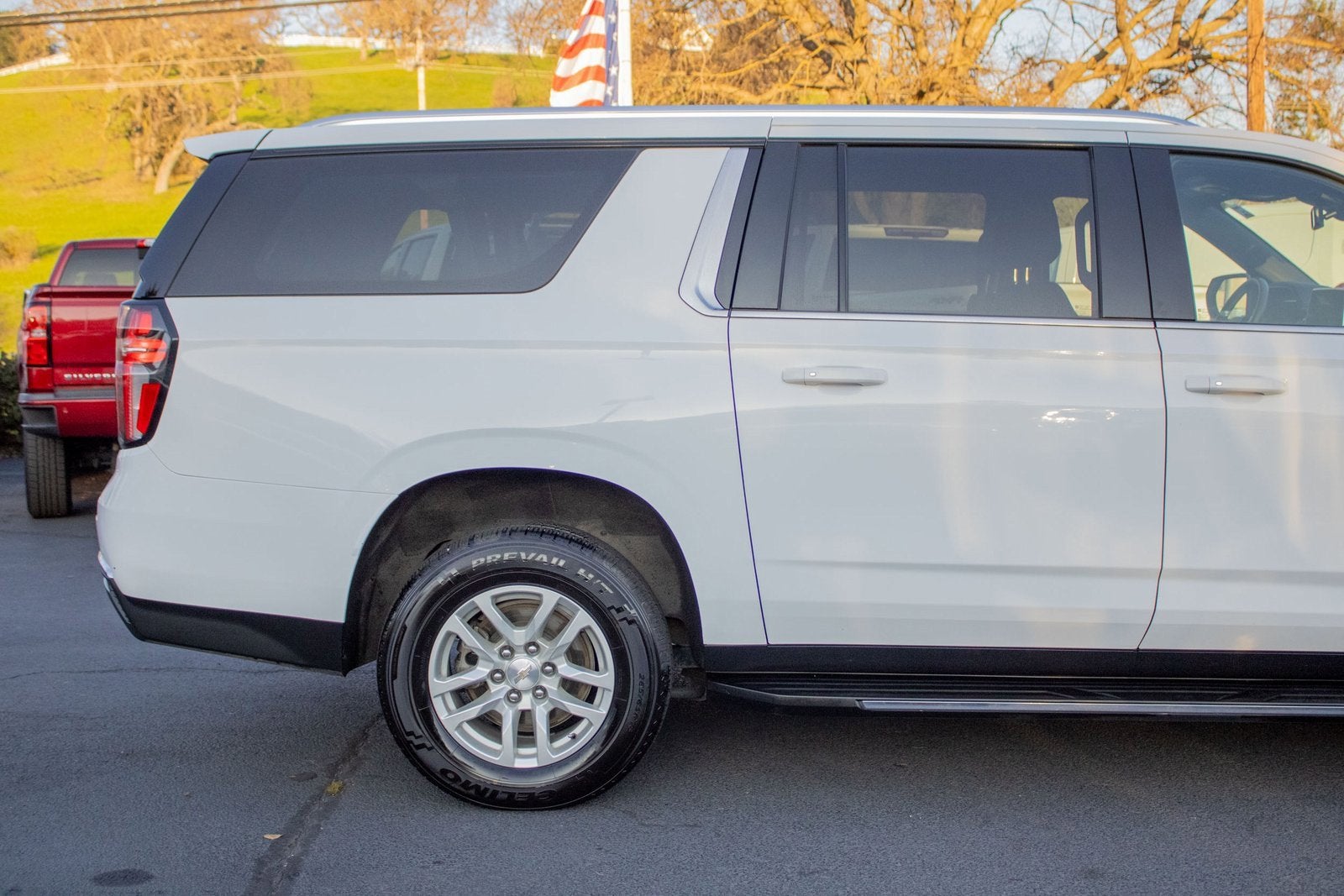2023 Chevrolet Suburban LT