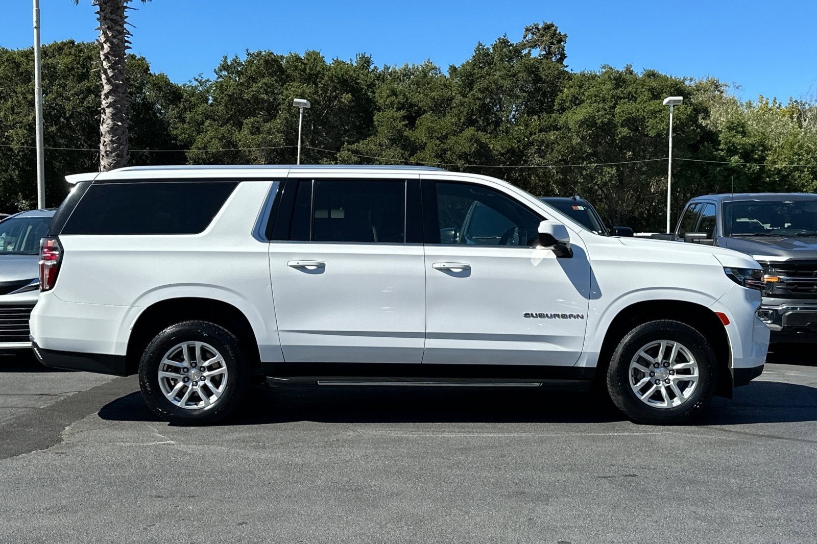 2024 Chevrolet Suburban LT