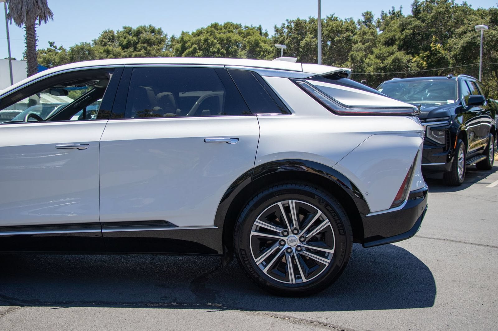 2024 Cadillac LYRIQ Luxury 1