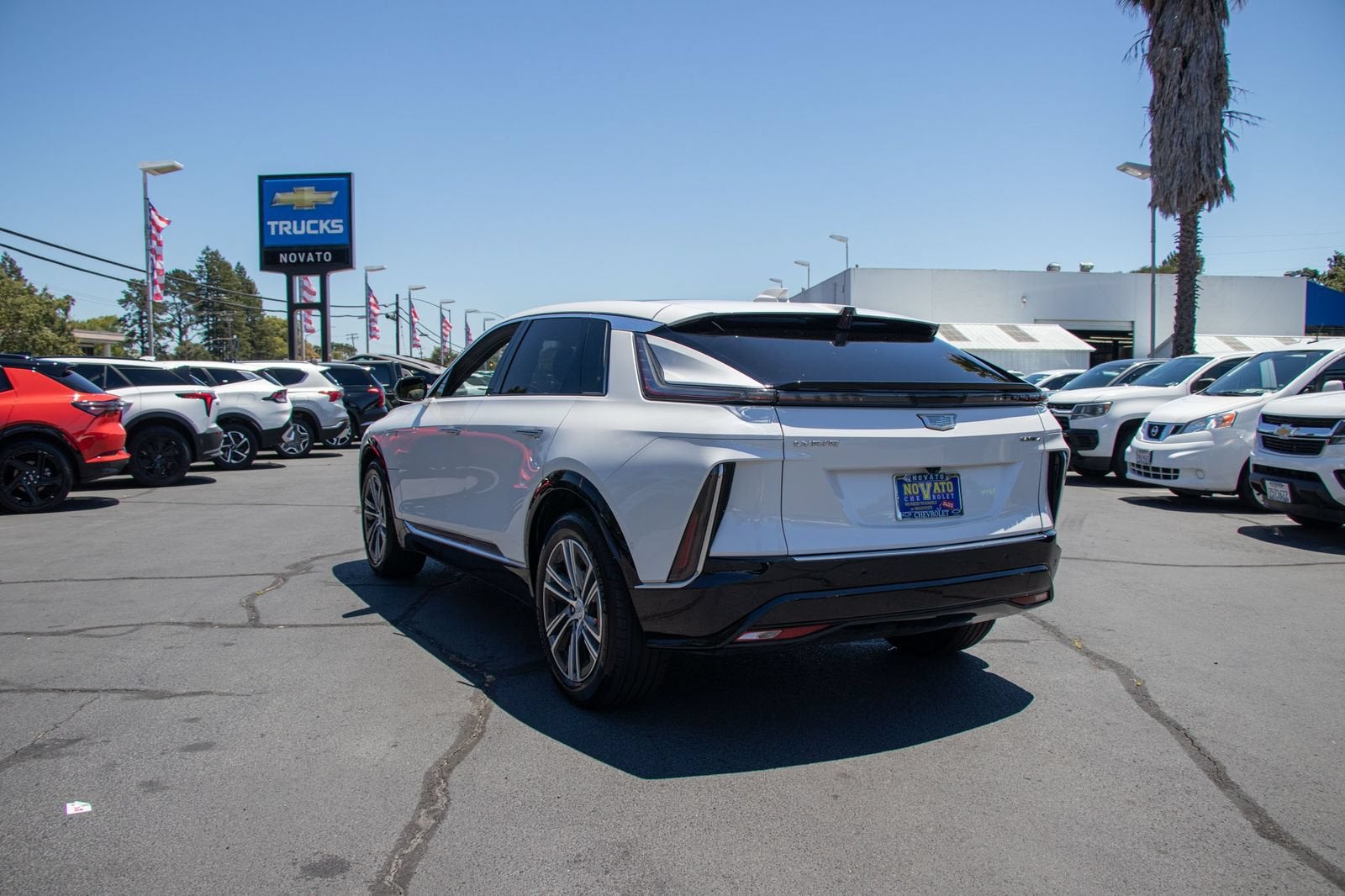 2024 Cadillac LYRIQ Luxury 1