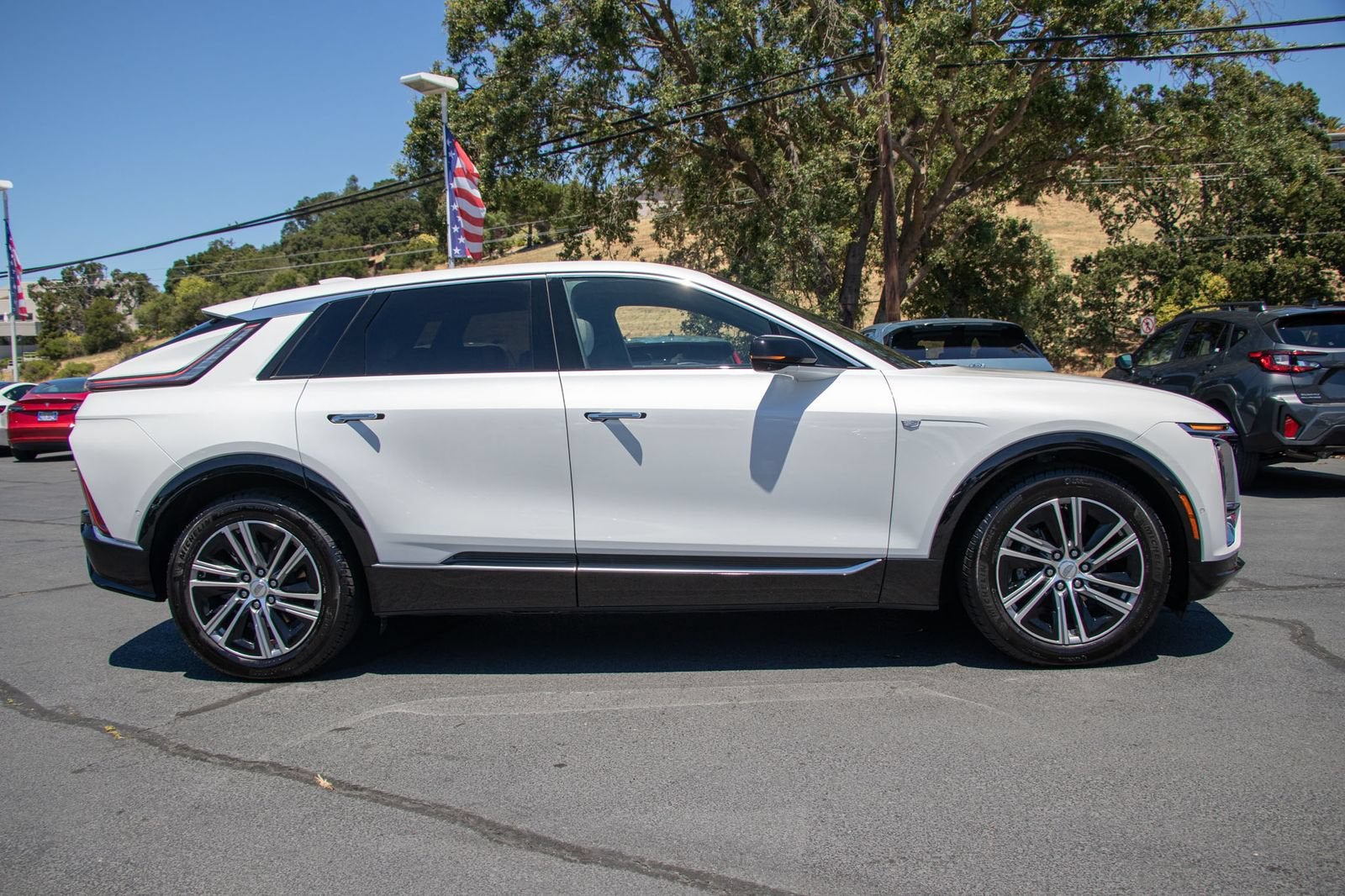 2024 Cadillac LYRIQ Luxury 1