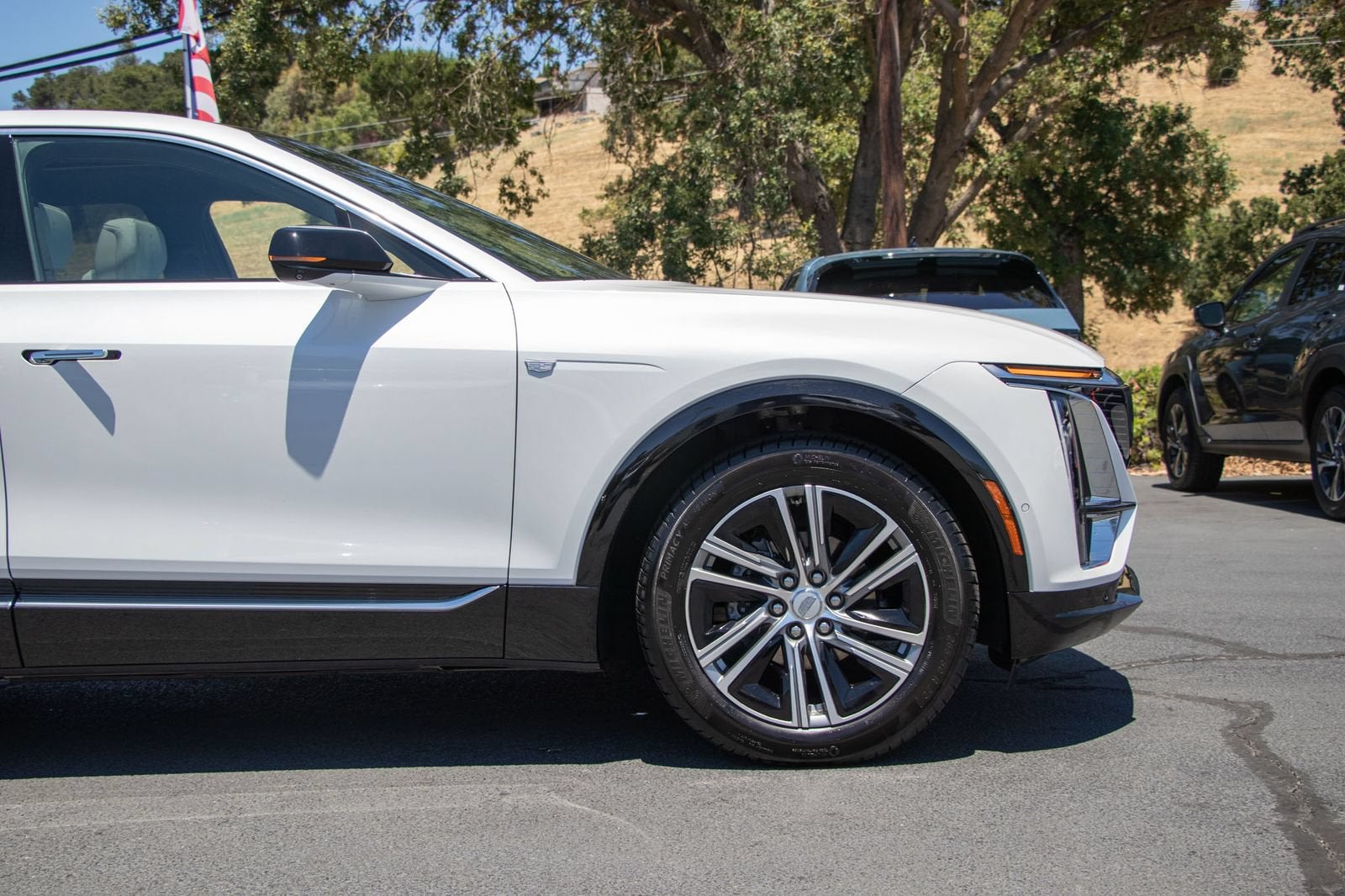 2024 Cadillac LYRIQ Luxury 1