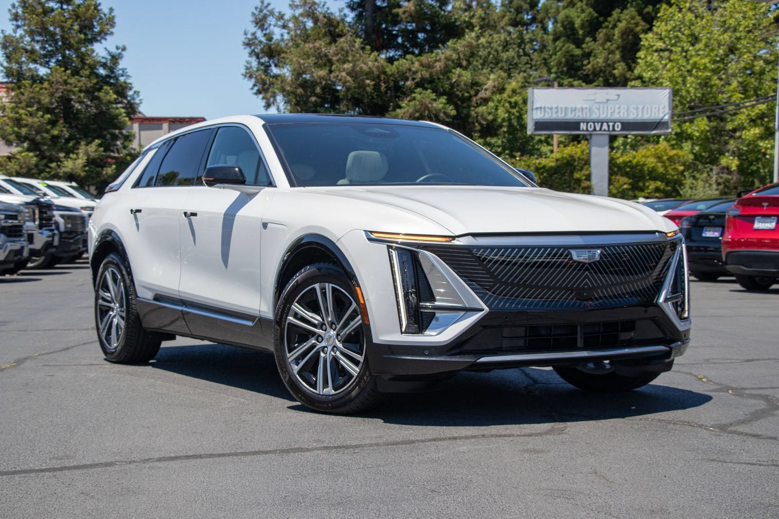 2024 Cadillac LYRIQ Luxury 1