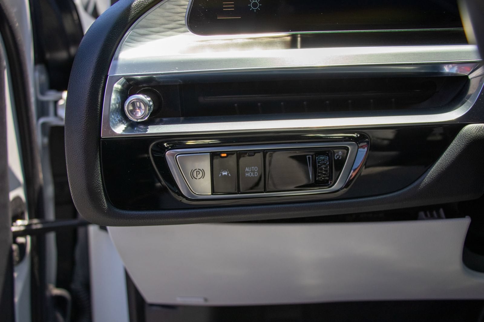 2024 Cadillac LYRIQ Luxury 1