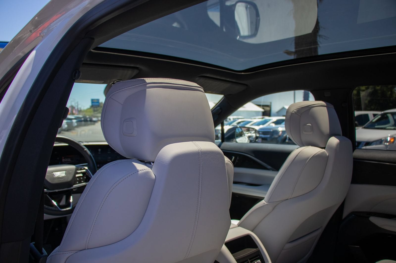 2024 Cadillac LYRIQ Luxury 1
