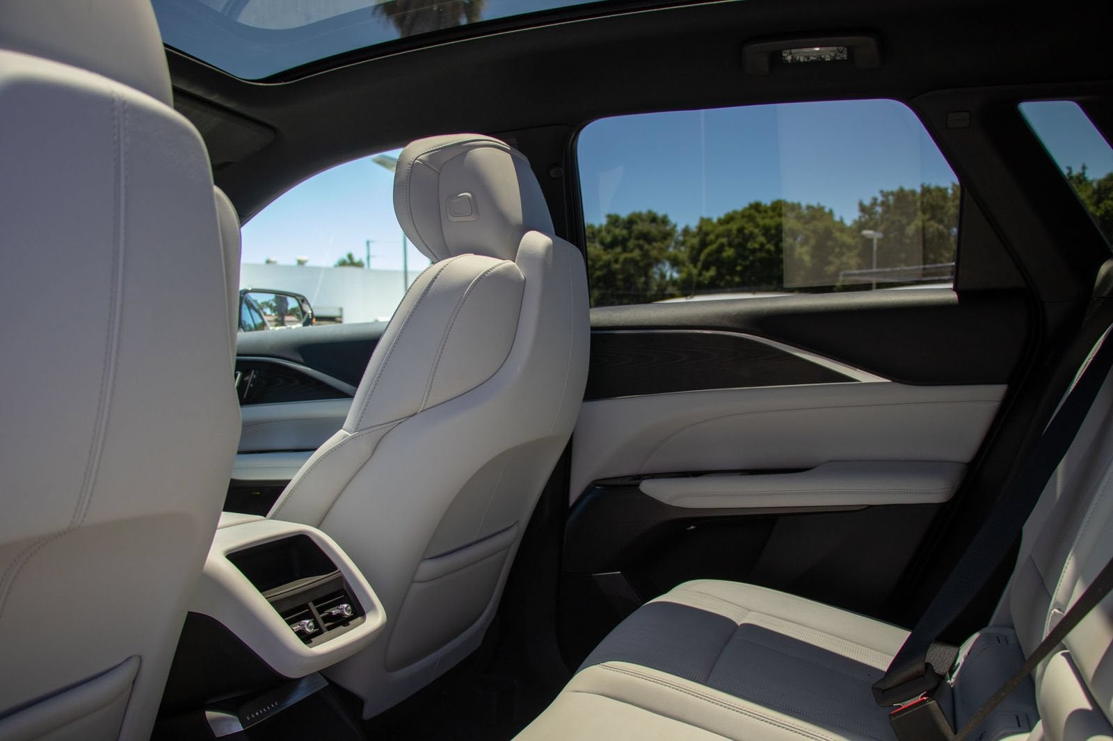 2024 Cadillac LYRIQ Luxury 1