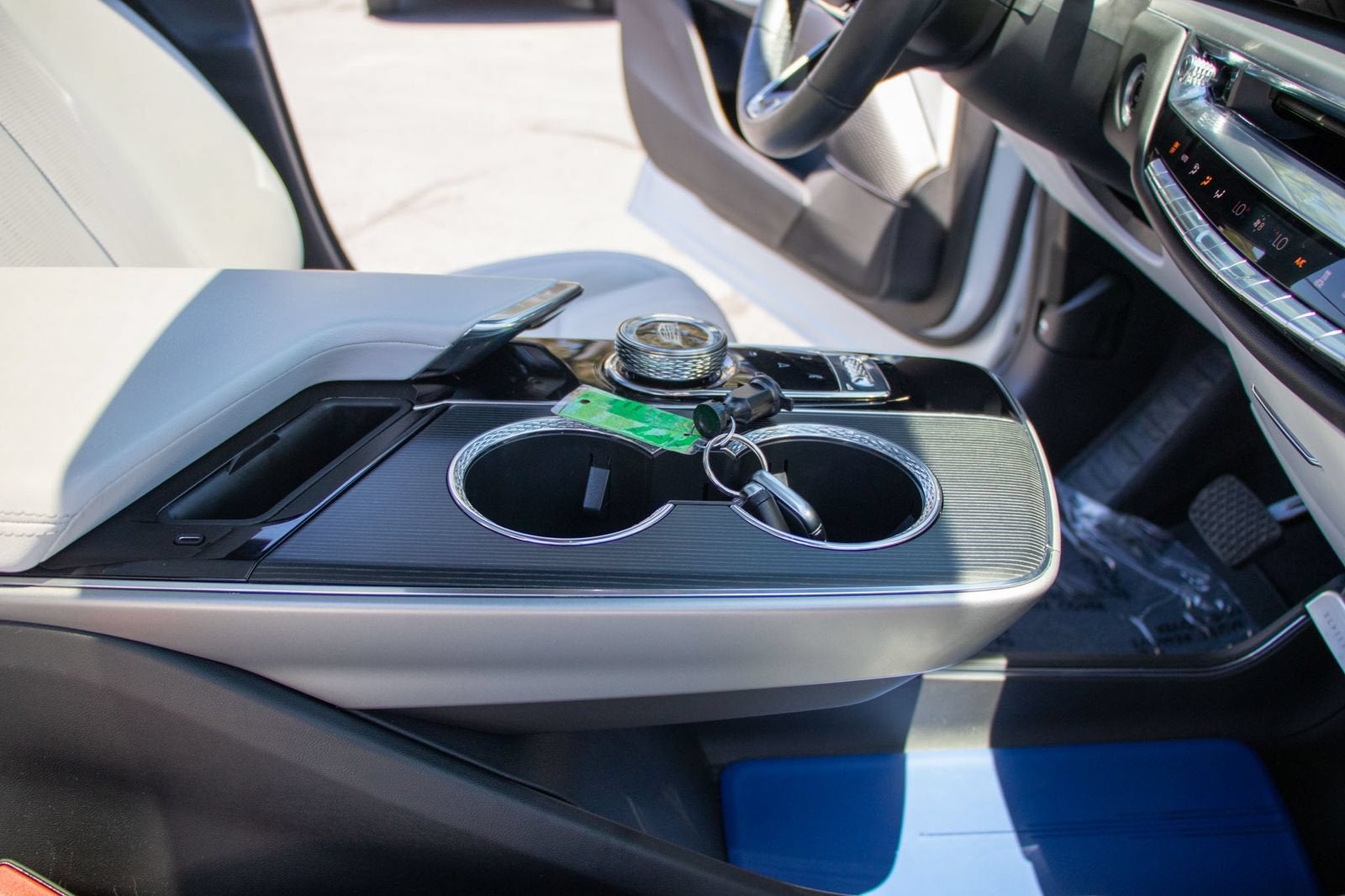 2024 Cadillac LYRIQ Luxury 1