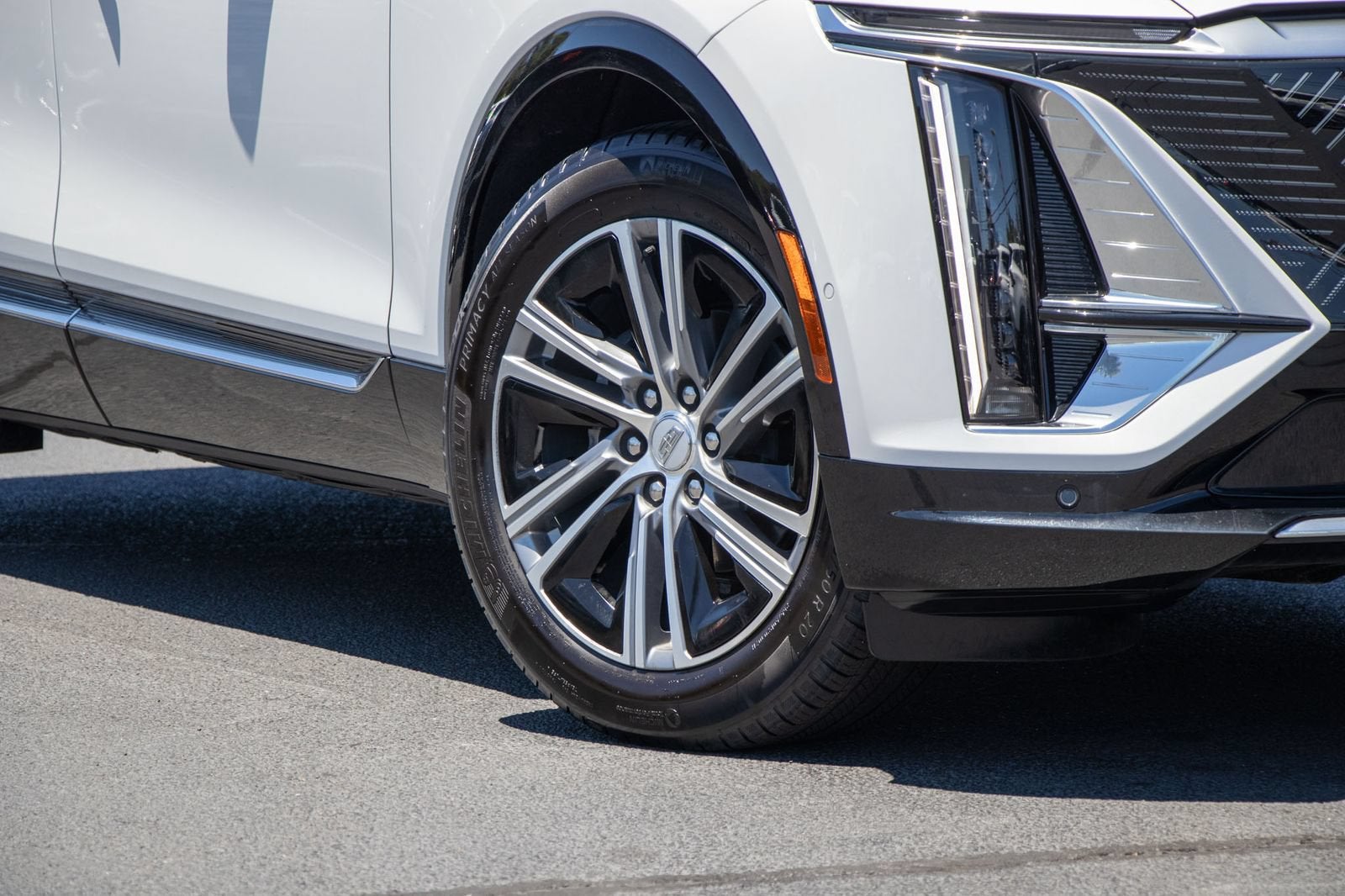 2024 Cadillac LYRIQ Luxury 1