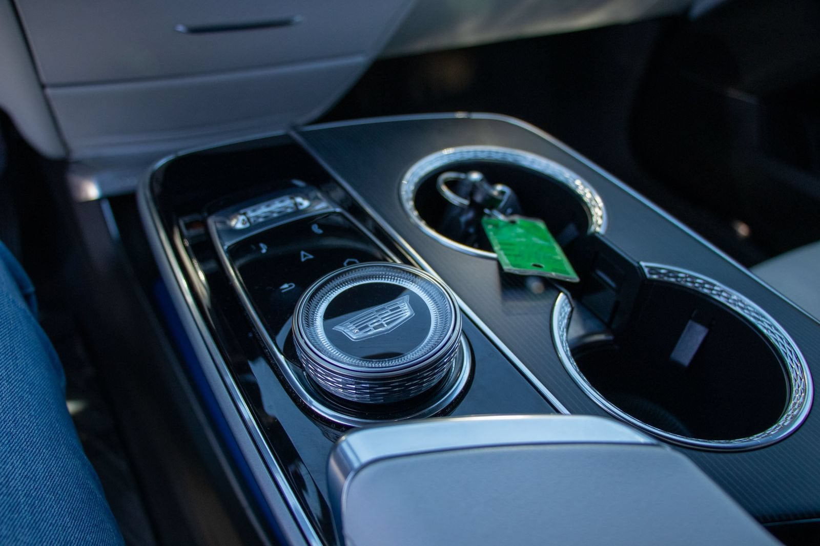 2024 Cadillac LYRIQ Luxury 1