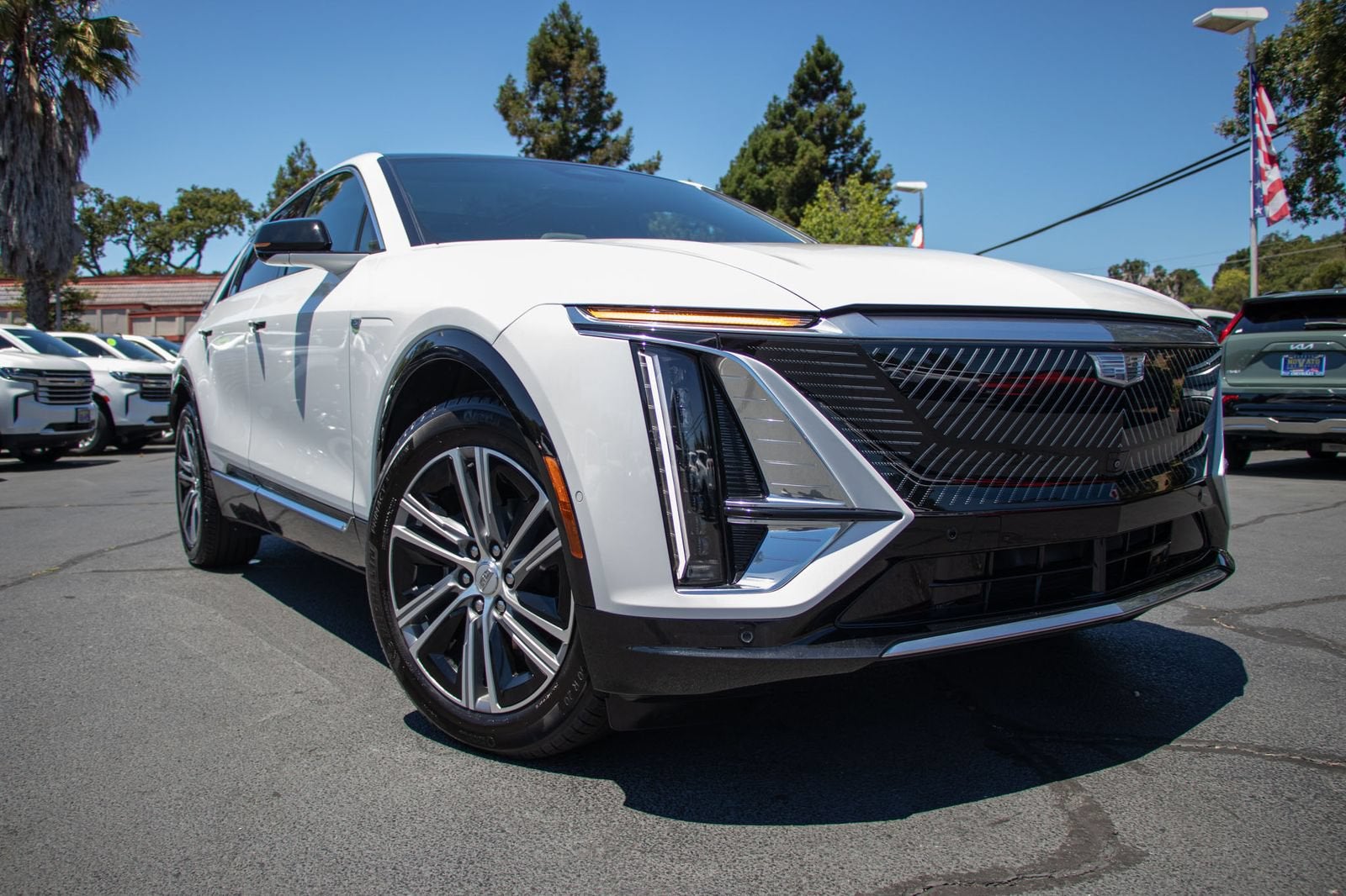 2024 Cadillac LYRIQ Luxury 1