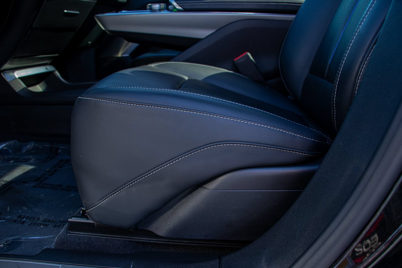 2024 Cadillac LYRIQ Sport 2