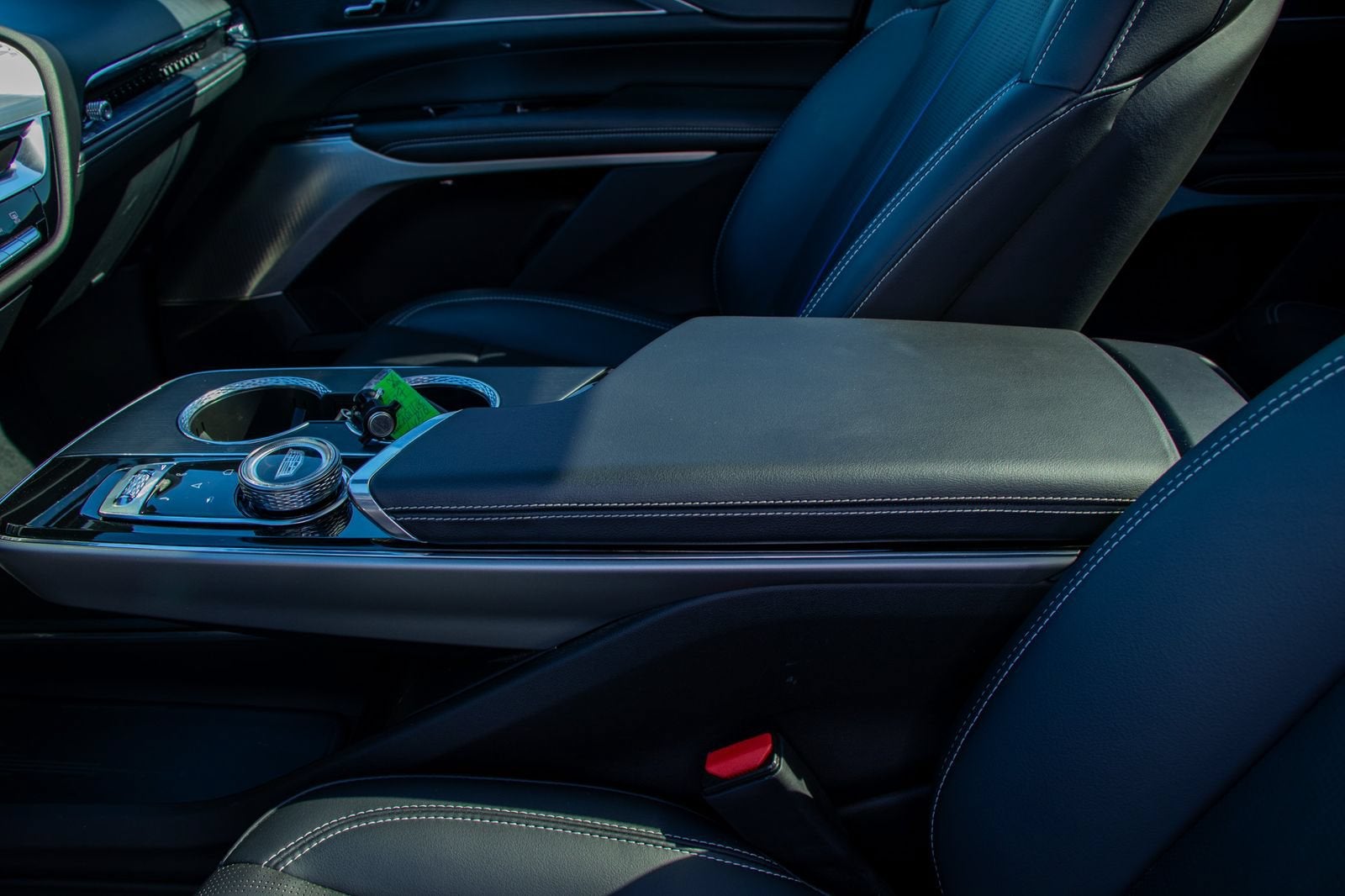 2024 Cadillac LYRIQ Sport 2