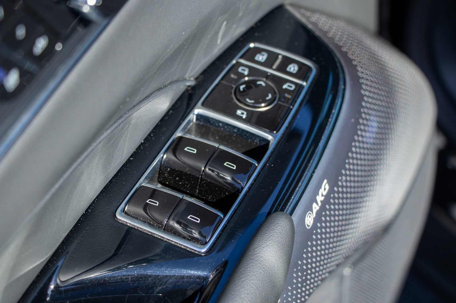 2024 Cadillac LYRIQ Sport 2