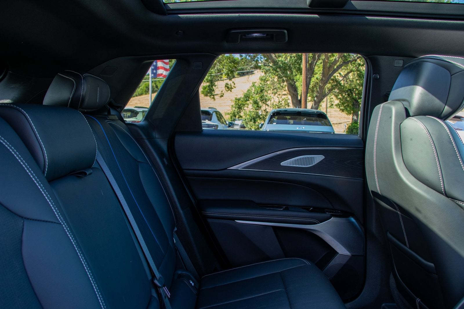 2024 Cadillac LYRIQ Sport 2