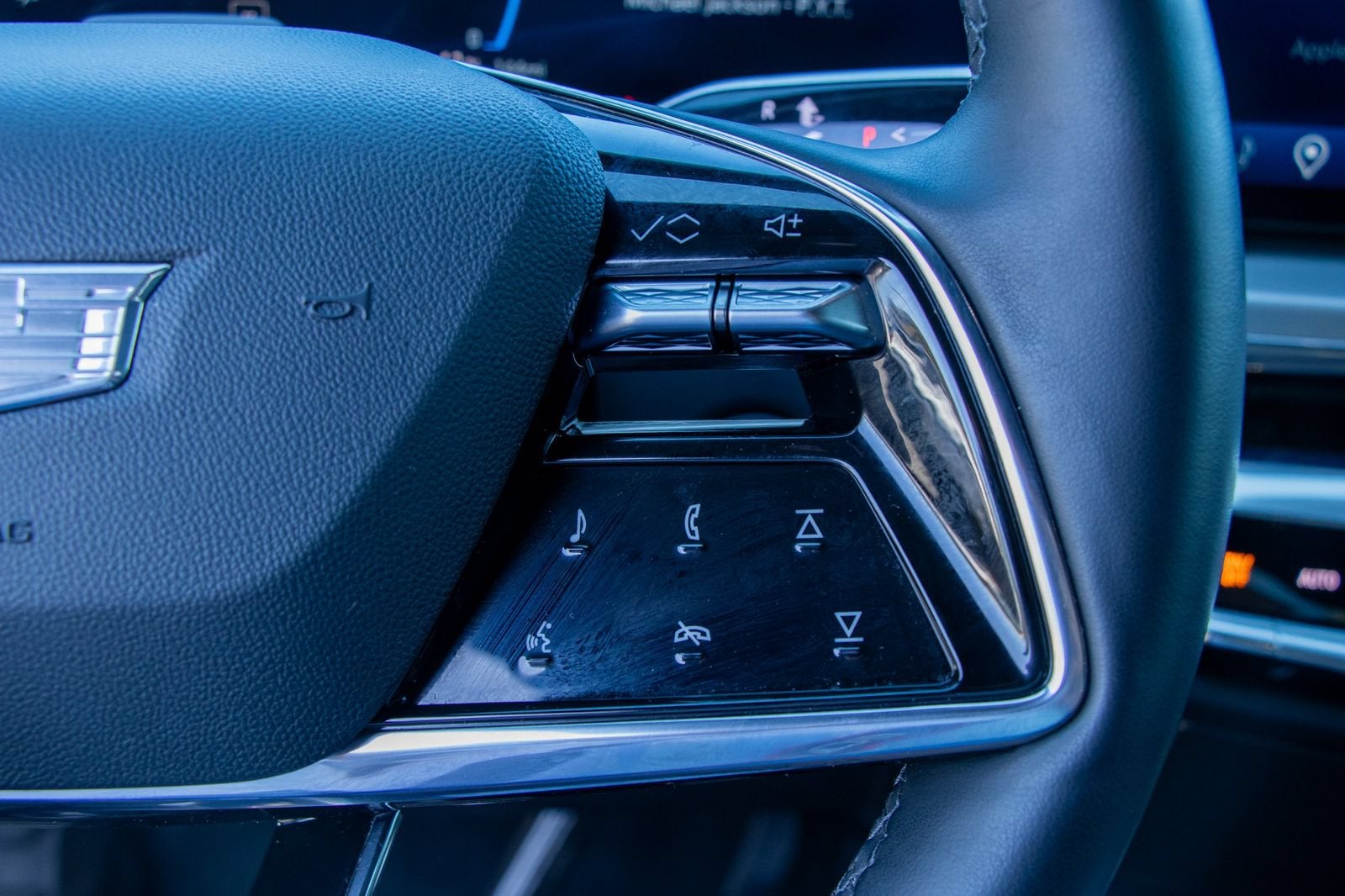 2024 Cadillac LYRIQ Sport 2