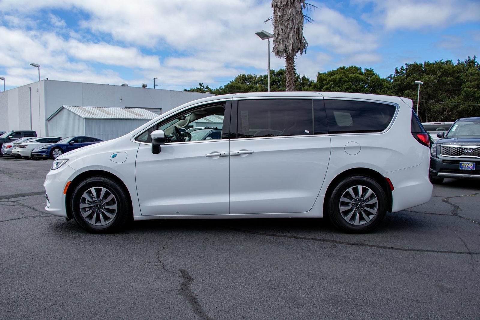 2023 Chrysler Pacifica Hybrid Touring L