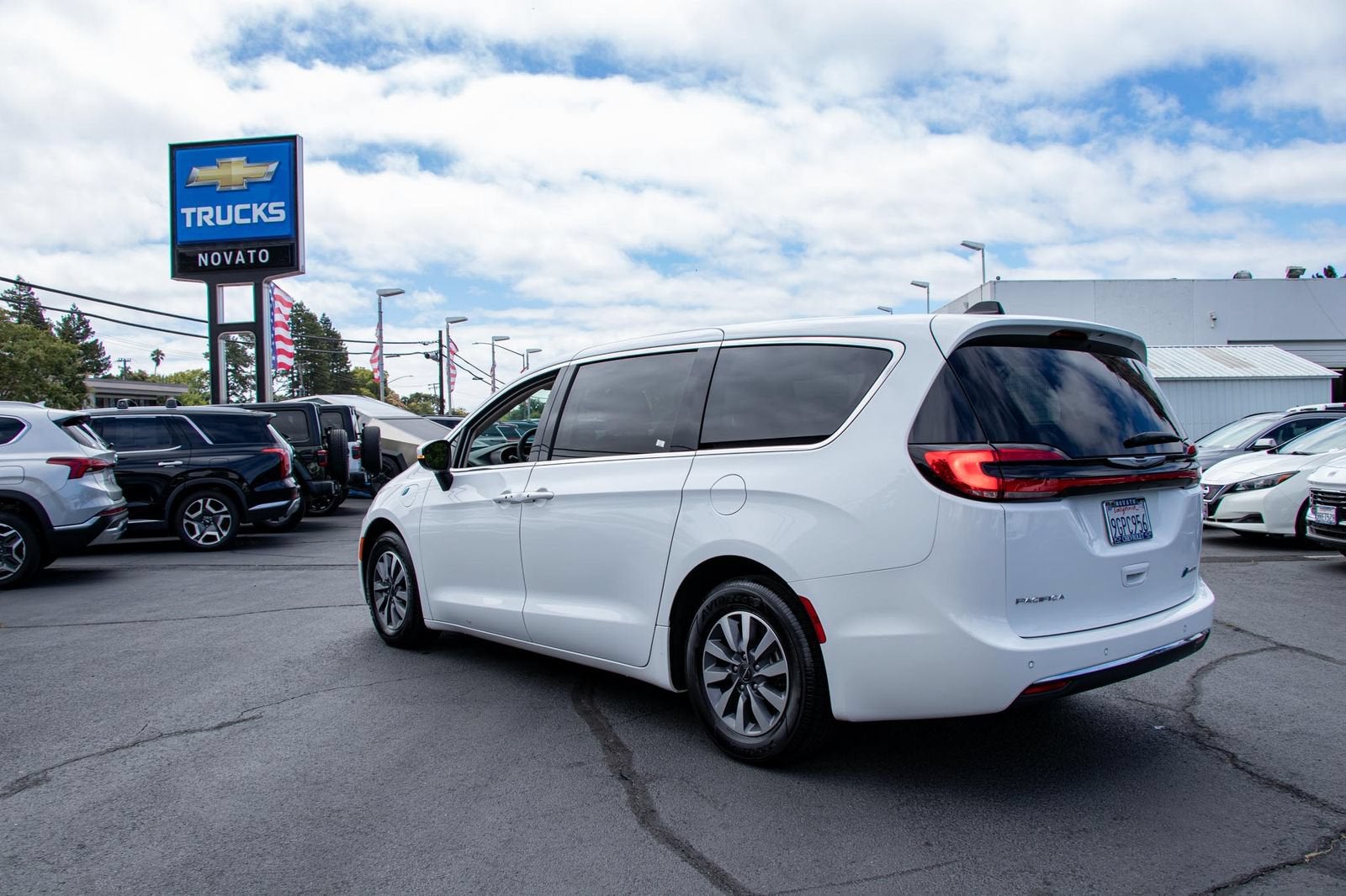 2023 Chrysler Pacifica Hybrid Touring L