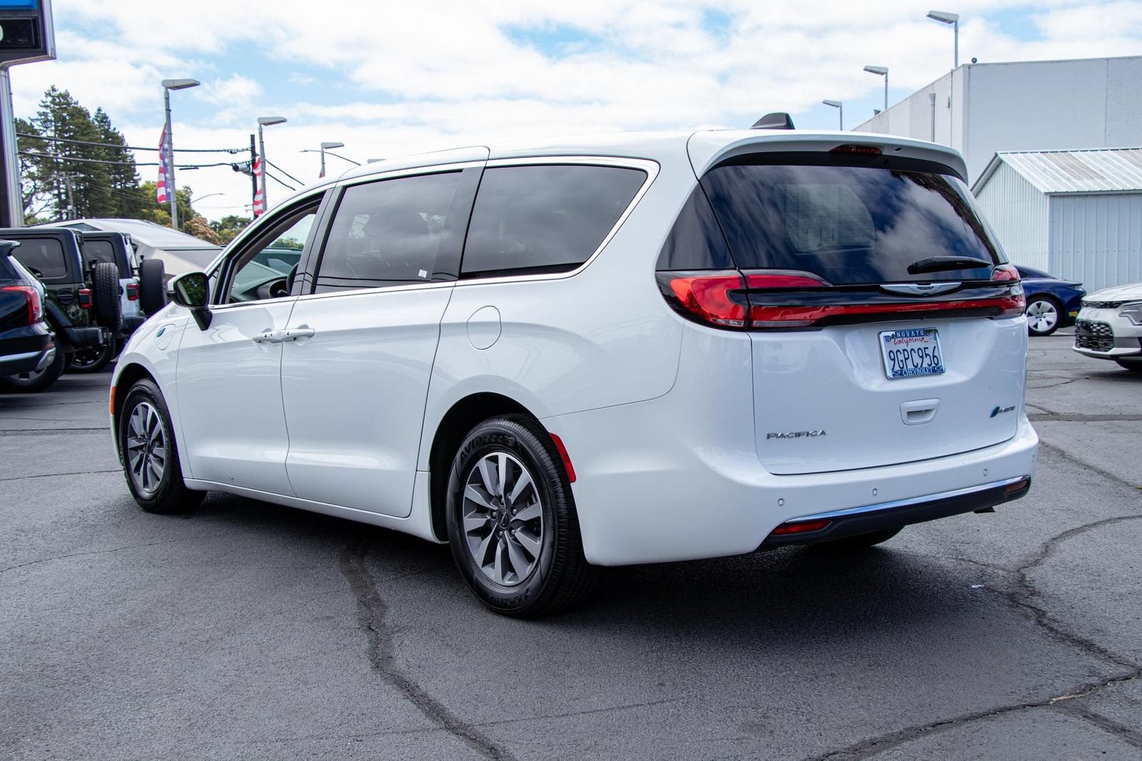 2023 Chrysler Pacifica Hybrid Touring L
