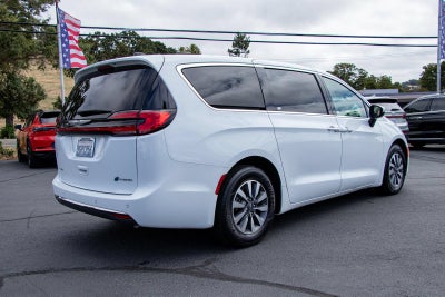 2023 Chrysler Pacifica Hybrid Touring L