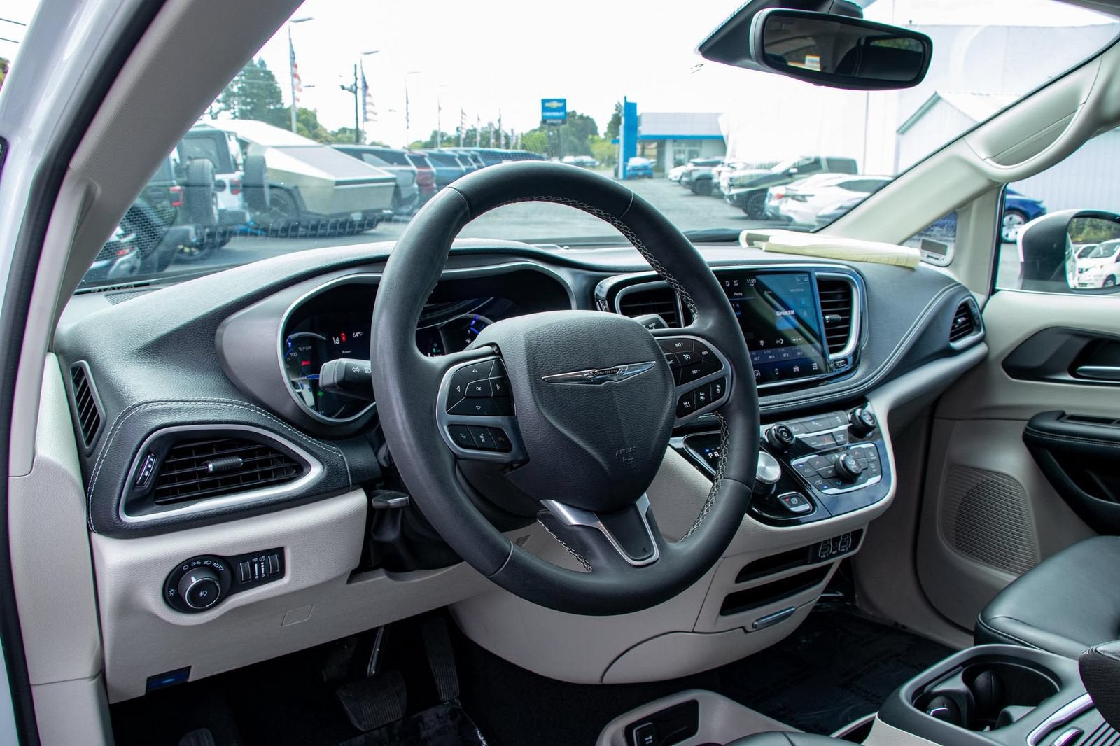 2023 Chrysler Pacifica Hybrid Touring L