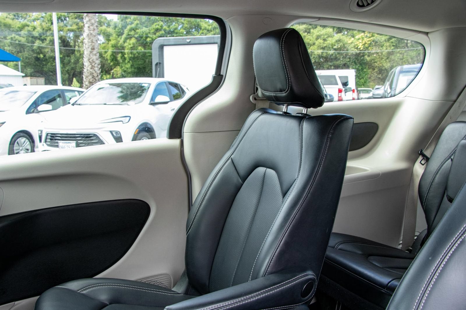 2023 Chrysler Pacifica Hybrid Touring L