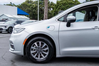 2023 Chrysler Pacifica Hybrid Touring L