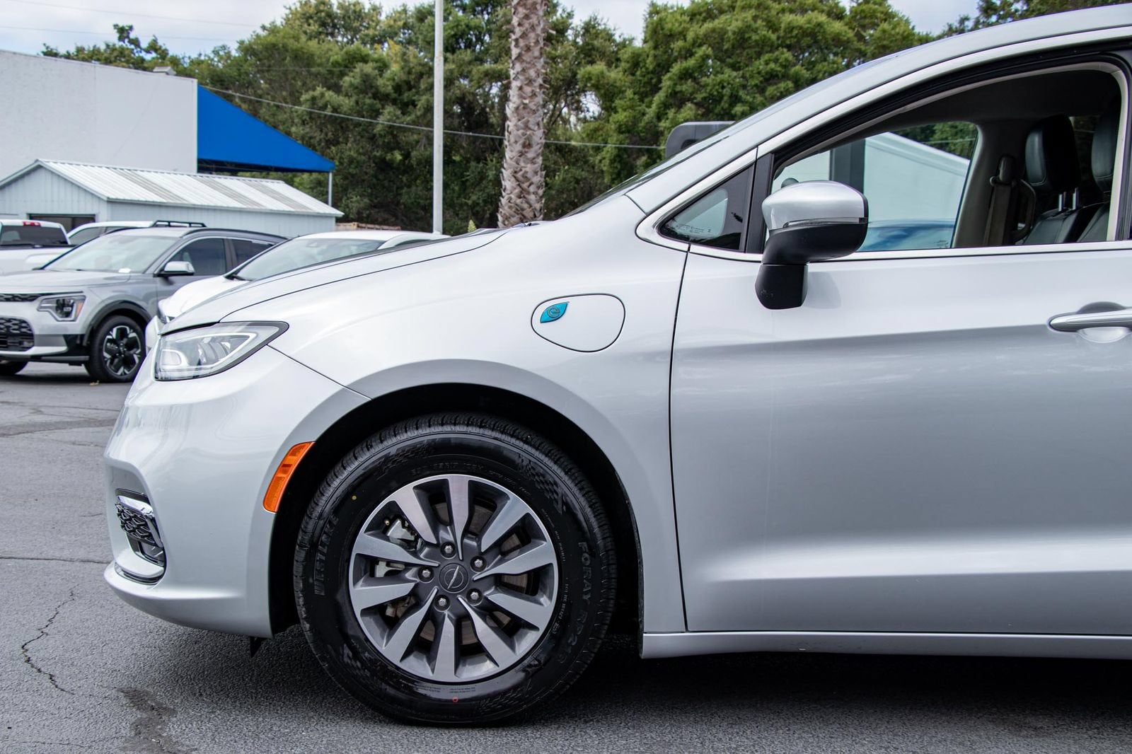 2023 Chrysler Pacifica Hybrid Touring L