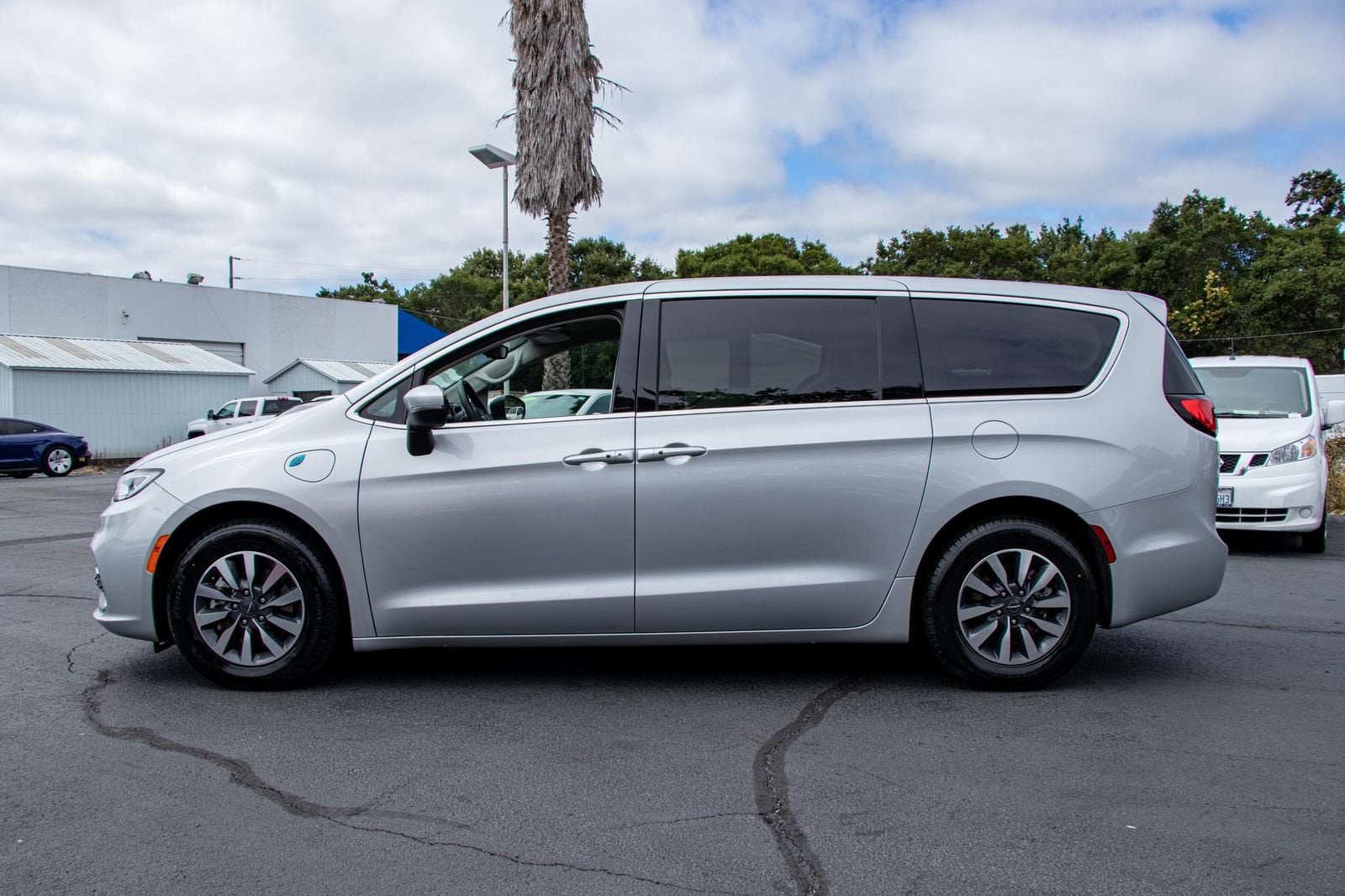 2023 Chrysler Pacifica Hybrid Touring L