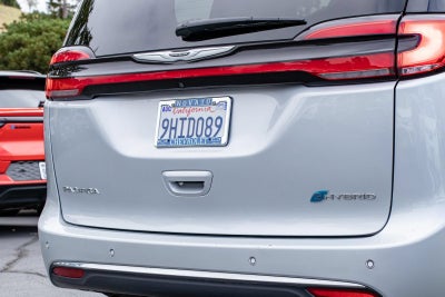 2023 Chrysler Pacifica Hybrid Touring L