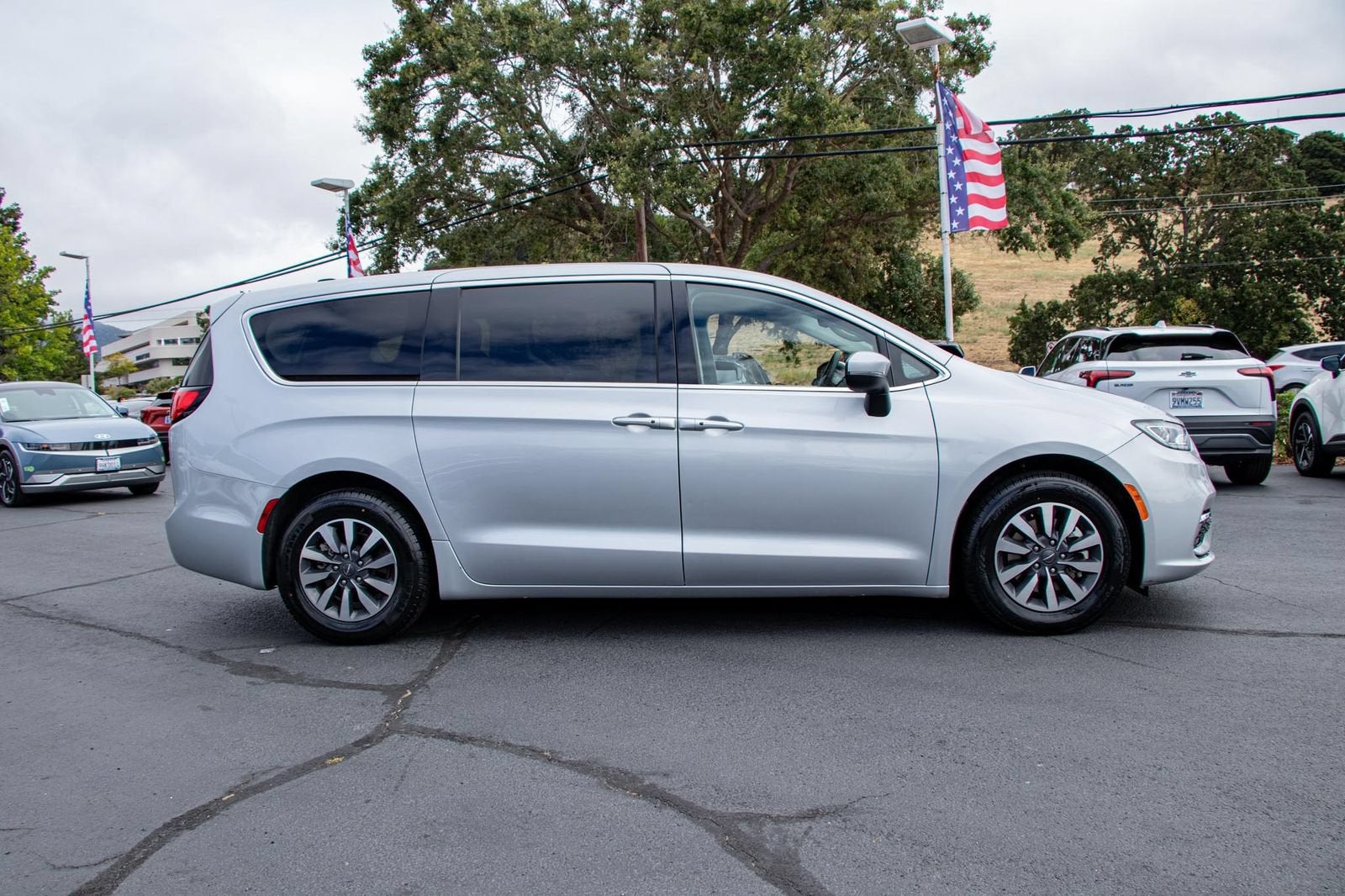 2023 Chrysler Pacifica Hybrid Touring L