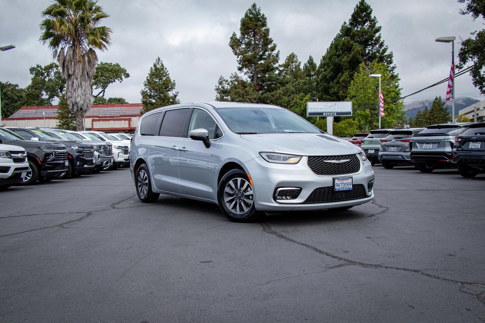 2023 Chrysler Pacifica Hybrid Touring L