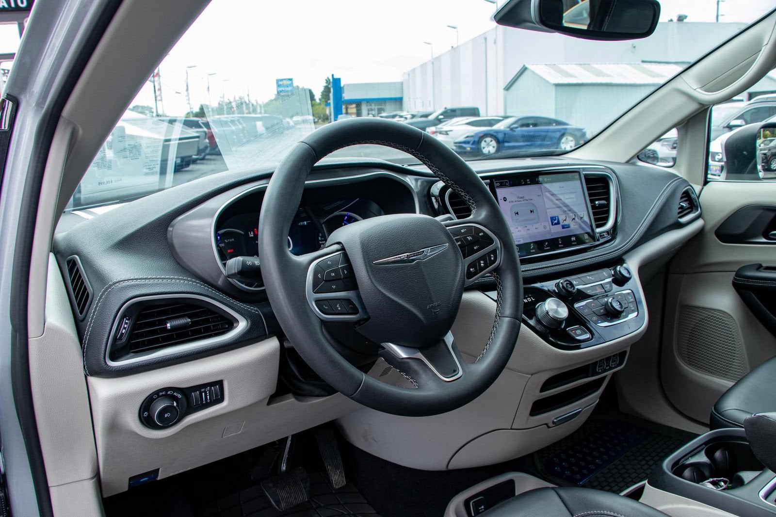 2023 Chrysler Pacifica Hybrid Touring L