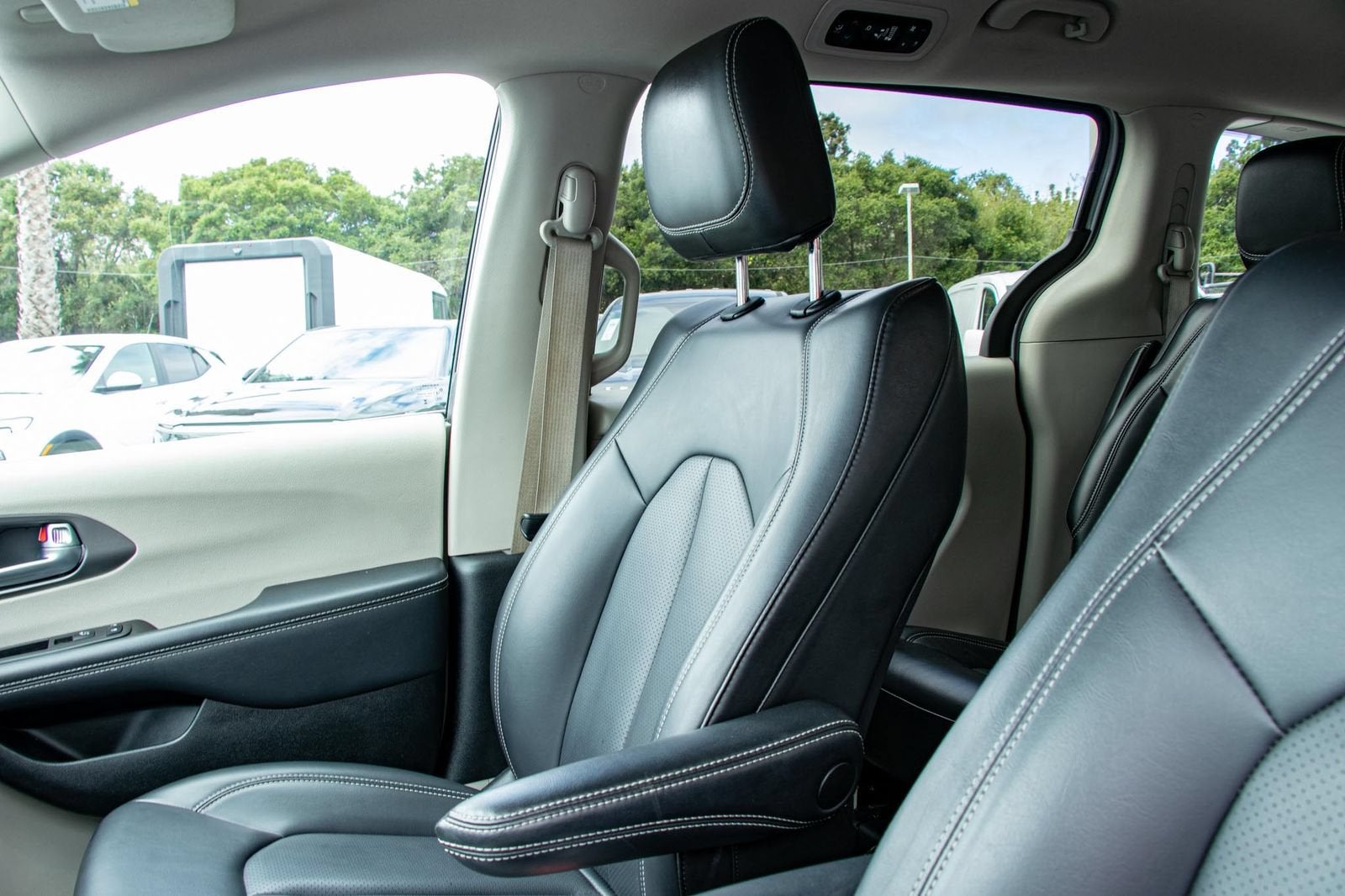 2023 Chrysler Pacifica Hybrid Touring L