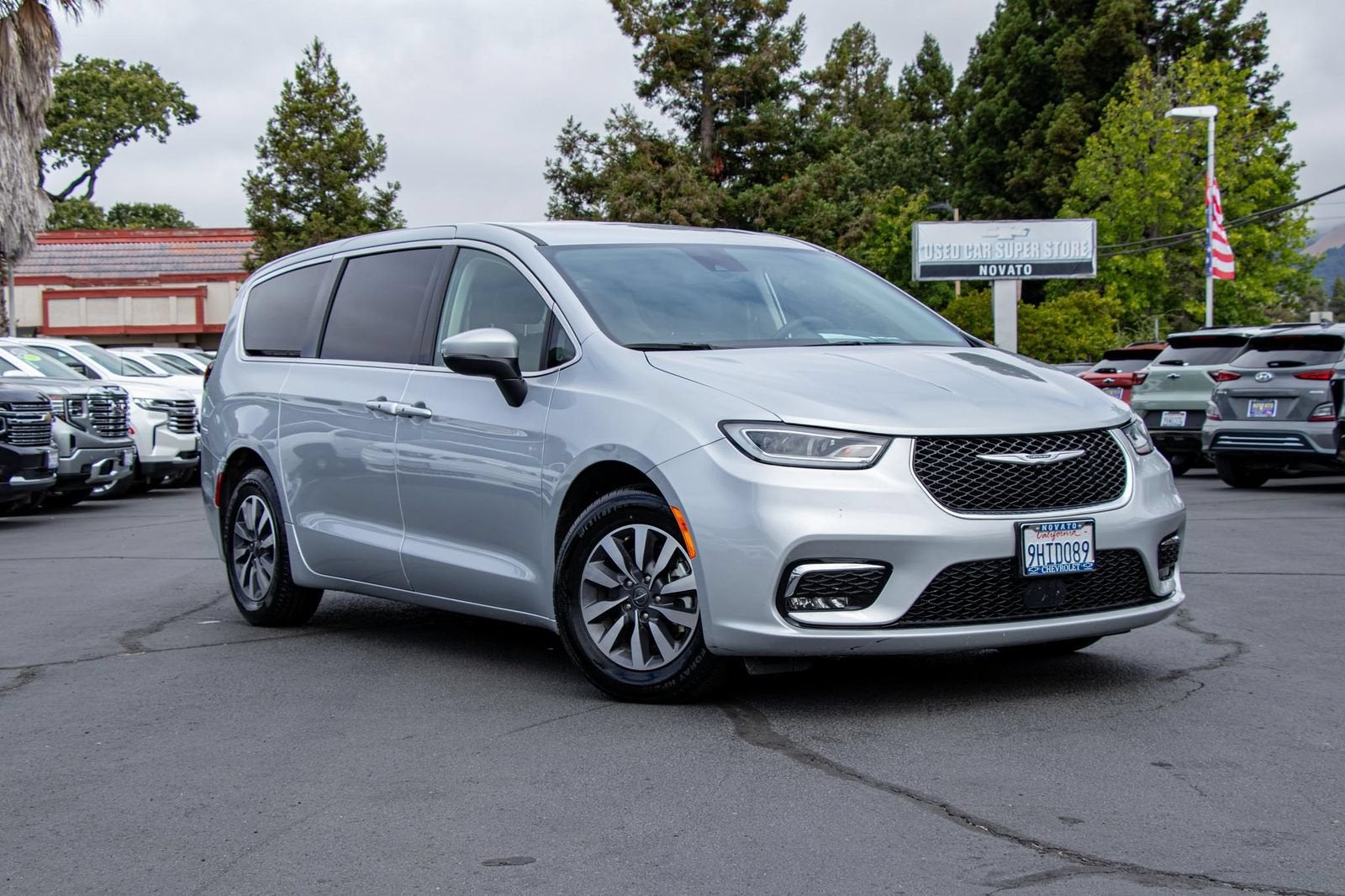 2023 Chrysler Pacifica Hybrid Touring L