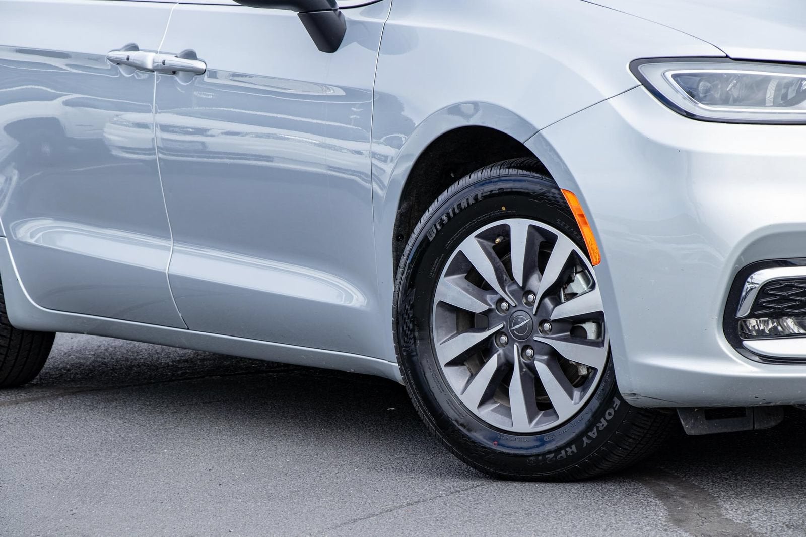 2023 Chrysler Pacifica Hybrid Touring L